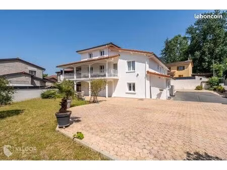 maison 9 pièces 244m2