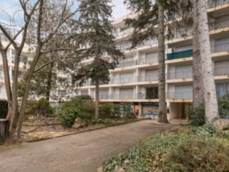 vente studio greoux les bains 30m2 avec balcon