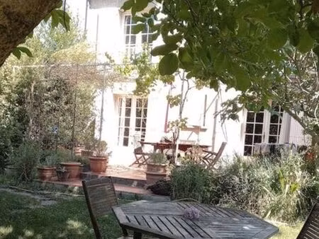 joli petit appartement meublé jardin special étudiant.e.  dans villa provençale