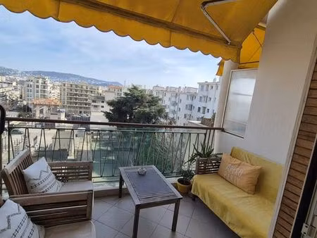 appartement 4 pièces dernier étage traversant avec terrasse  cave et garage
