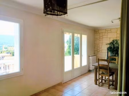 appartement t3/4 traversant hyères ouest