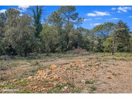 terrain 1 056 m² le thoronet