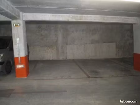 loue places de parkin souterrain