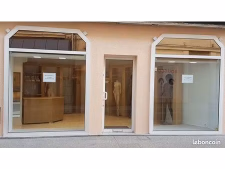 local commercial boutique à bourg