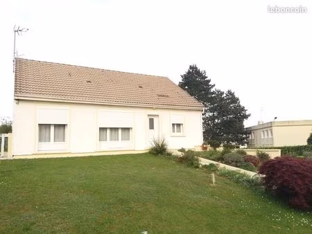 pavillon plain-pied sur sous-sol avec piscine