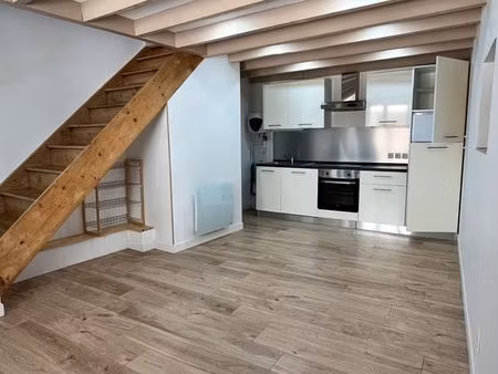 maison sur 3 niveaux au centre de lagnieu