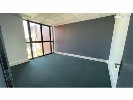 bureau de standing 15 m² dans espace de travail entièrement rénové | marcoussis (91)