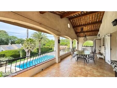 villa 8 pièces 205 m²