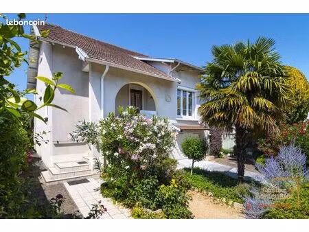 propriété 7 pièces 132 m²