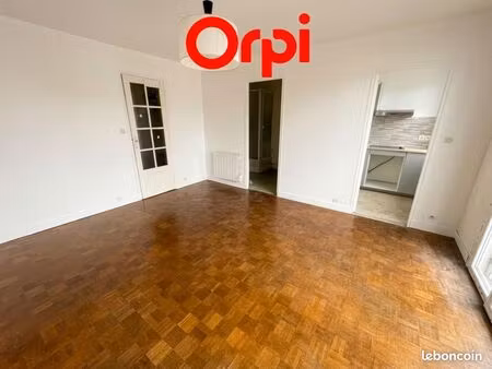 studio 1 pièce 28 m²