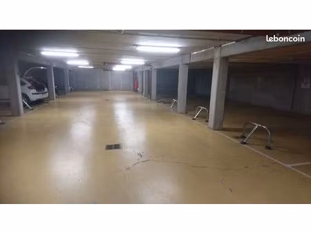 loue place de parking proche des quatres chemins
