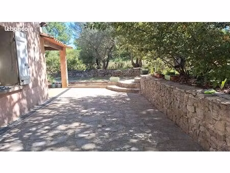 maison ancienne individuelle et grand jardin à trets