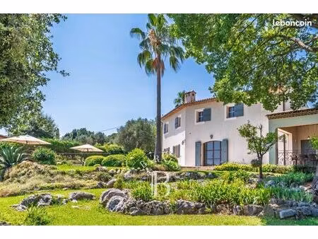 villa 7 pièces 227 m²