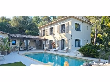 villa de charme rénovée avec 3 dépendances et fort potentiel
