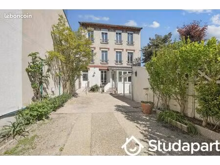 chambre 1 pièce 260 m²