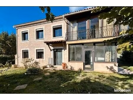 maison comprenant deux appartements