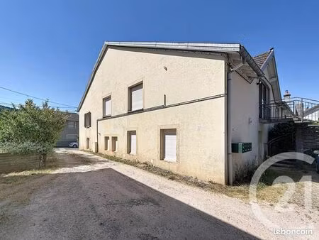 immeuble 401 m² eloyes