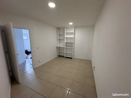 local ou bureau 26m2 toutes charges comprises