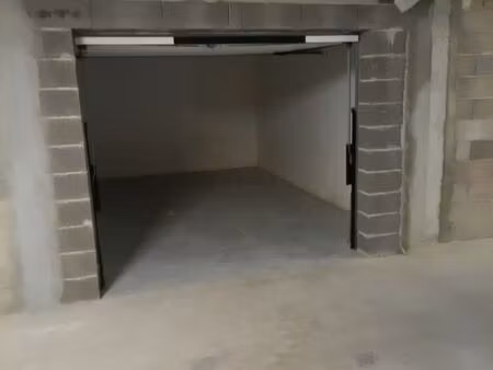 a louer garage sécurisé st pierre la mer 21m²