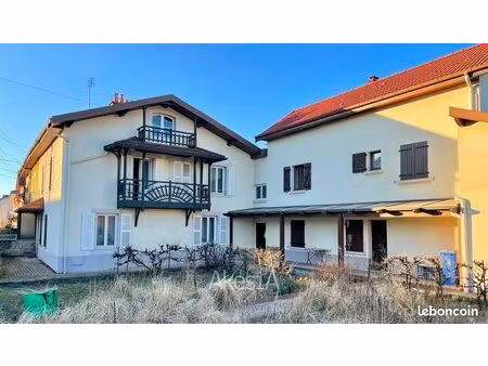 maison 10 pièces 233 m²