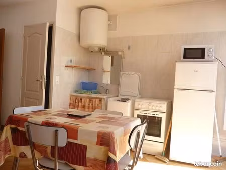 studio meublé de 25m lumineux deux fenêtres privas
