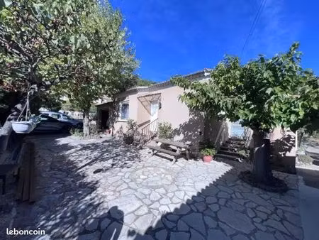 maison jardin piscine cuers