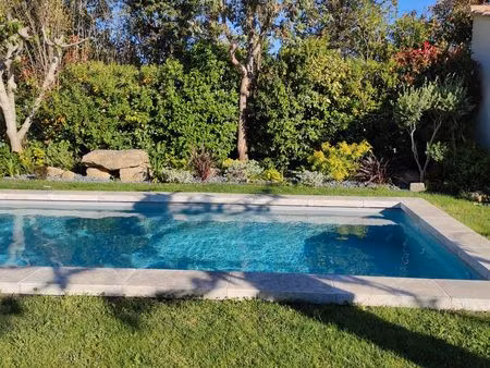 maison familiale 4 chambres avec piscine et jardin arboré