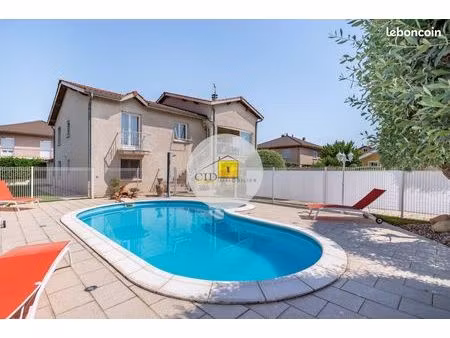 villa 8 pièces 186 m²