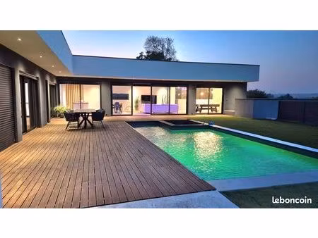 villa contemporaine avec piscine