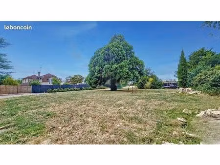 terrain à bâtir 1 037 m² à corbeil-essonnes semi-viabilisé