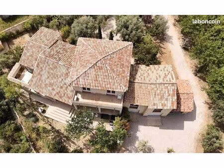 vaste villa moderne  très calme avec vue imprenable