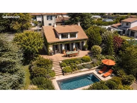 villa 6 pièces 162 m²
