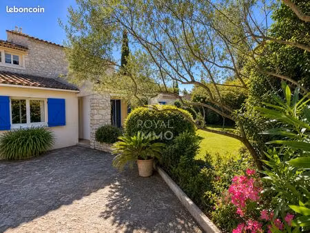 villa 6 pièces 180 m²