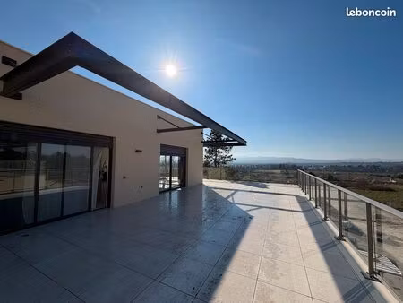 t4 attique de 105 m² avec grande terrasse