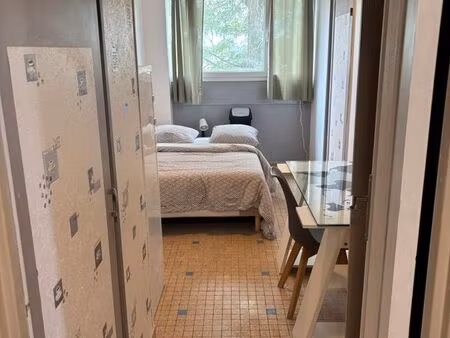 chambre meublée
