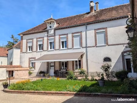 ancien corps de ferme rénové | jardin clos et dépendance | proche paris et sens