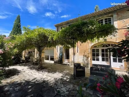 propriété de 2 maisons
