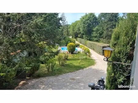 villa 5 pièces 140 m²