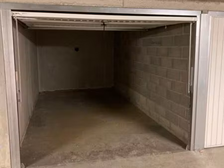 loue garage fermé en sous-sol dans résidence à pierre-bénite