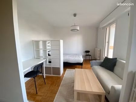 grand studio meublé
