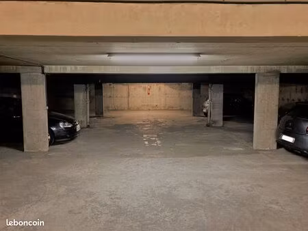 parking 2 roues / petite voiture commerce / cambronne / garibaldi sécurisé
