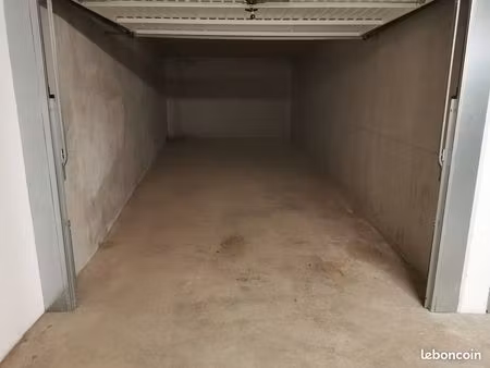 grand garage ferme securise