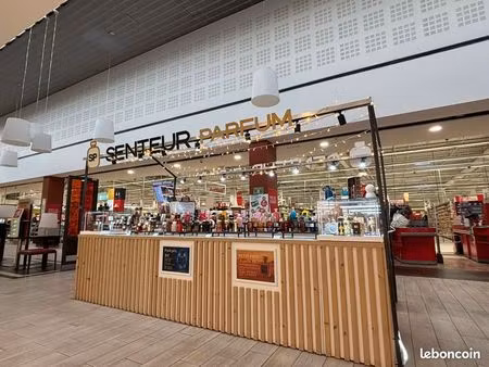 emplacement commercial stand de parfumerie clé en main en centre commercial majeur