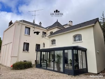 maison 7 pièces 235 m²
