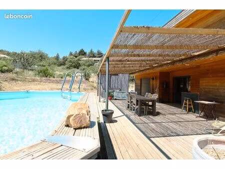 propriété 4 pièces 153 m²