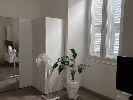 joli et grand studio en centre-ville