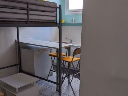 appartement studio meuble de 21 m2 - a proximite immediate du metro d -