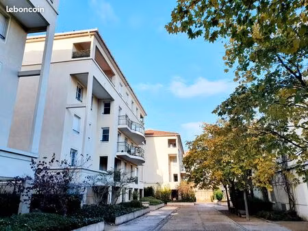 t2  50m²  terrasse au calme
