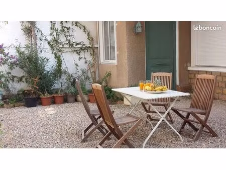 t2 meublé  51 m2  avec parking et jardin intérieur – mairie 8ème arr