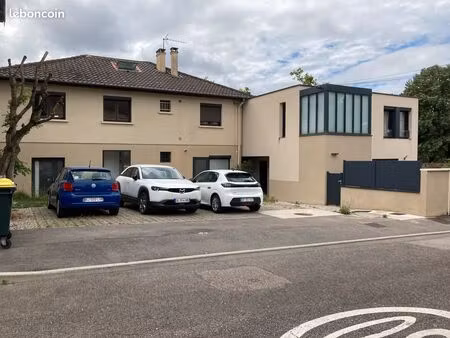 t2 meublé avec parking privé
